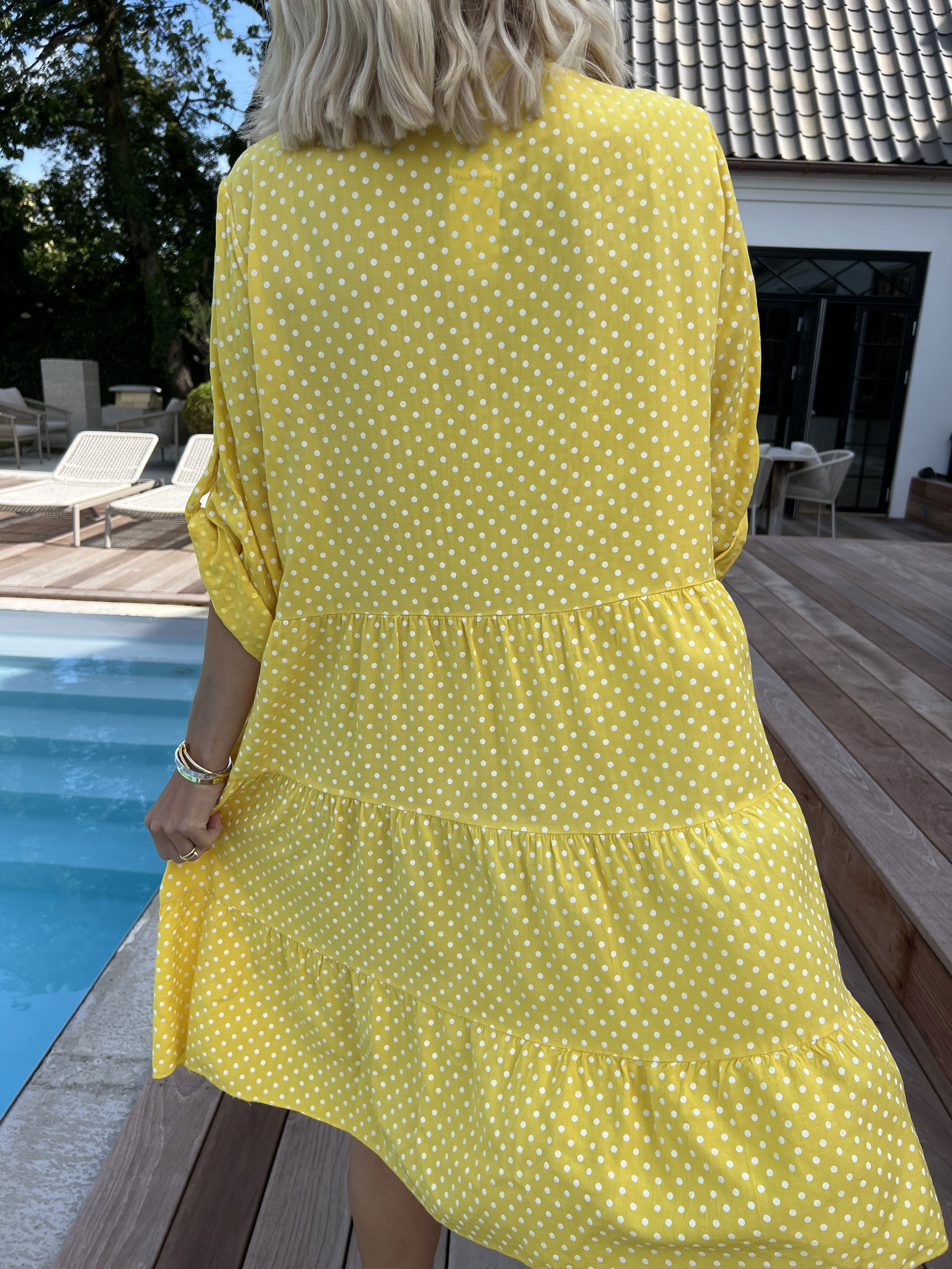 Dotti Short - Klänning med lager på lager-look i viskos